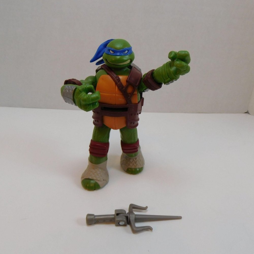 2012 Viacom Playmates 6" Leonardo TMNT Action Figure Turtle Collectible W Weapon - Picture 5 of 6